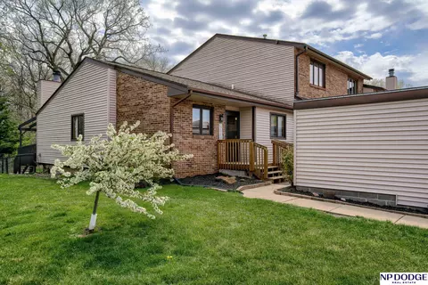 2332 Southwood Pl, Lincoln, NE 68512