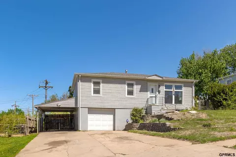 2214 Emiline St, Bellevue, NE 68147