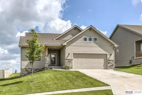 16912 Virginia St, Omaha, NE 68136