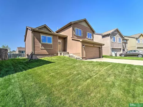 9120 Scott St, Omaha, NE 68122