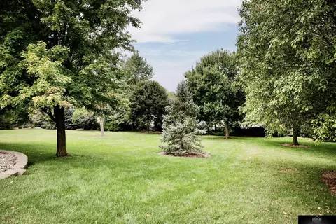 7111 Travis Dr, Lincoln, NE 68516