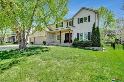 7508 Plum Creek Dr, Lincoln, NE 68516