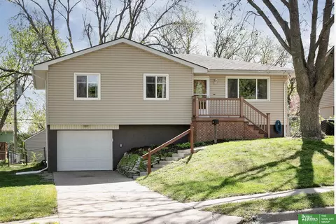 7521 S 88th St, La Vista, NE 68128
