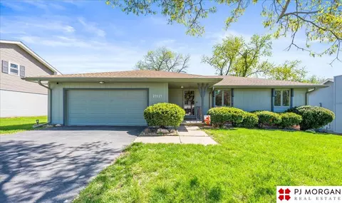 20021 Pearl St, Elkhorn, NE 68022