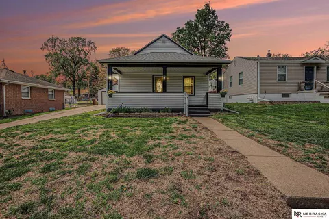 1806 Franklin St, Bellevue, NE 68005