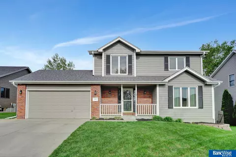 7641 Brummond Dr, Lincoln, NE 68516