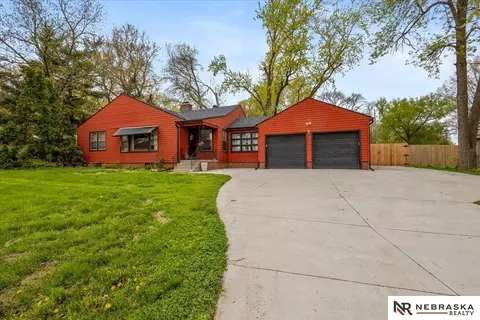 4516 Aurora Dr, Omaha, NE 68134