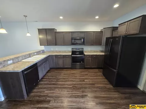 824 Meadow St, Beatrice, NE 68310 photo 3