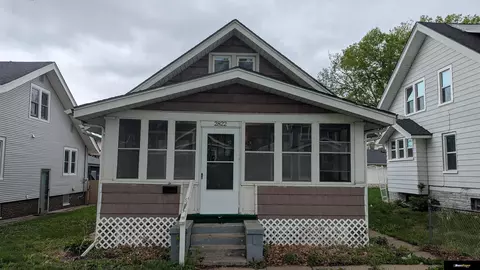 2822 S 32 St, Omaha, NE 68105