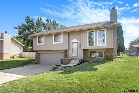 13208 Courtney Dr, Bellevue, NE 68123