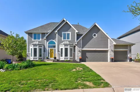 17604 T St, Omaha, NE 68135