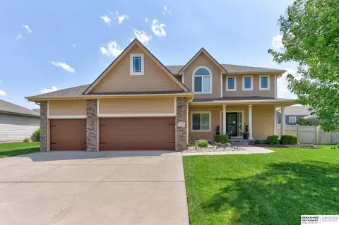 7633 Legacy St, Papillion, NE 68046