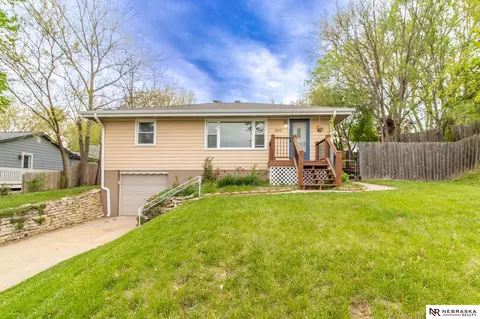 8514 Pinkney St, Omaha, NE 68134
