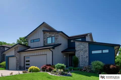 16027 Zac Ln, Bennington, NE 68007