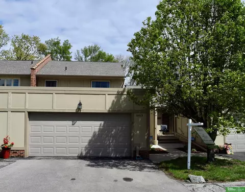 6013 Oakcrest Plz #33, Omaha, NE 68137