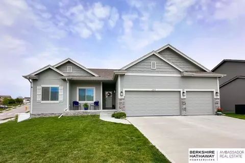 1814 Pilgrim Dr, Bellevue, NE 68123