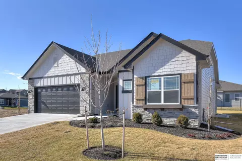 9724 S 103 St, Papillion, NE 68046