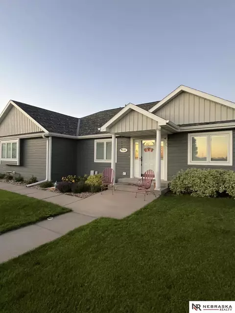 4904 Loch Loyal Ct, Hastings, NE 68901