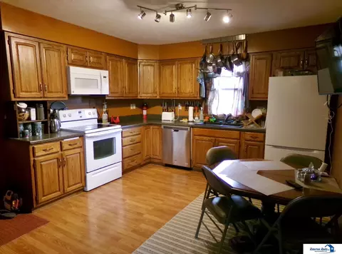 1907 Jackson St, Beatrice, NE 68310 photo 3