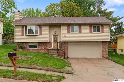 2316 Yorktown Pl, Bellevue, NE 68123