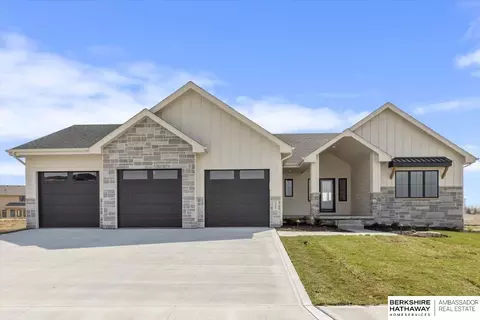 5403 N 196th St, Elkhorn, NE 68022