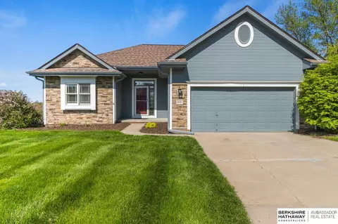 6735 N 150 St, Omaha, NE 68116