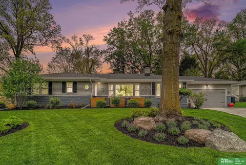 2938 Bridgeford Rd, Omaha, NE 68124
