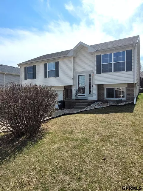 7857 Mary St, Omaha, NE 68122