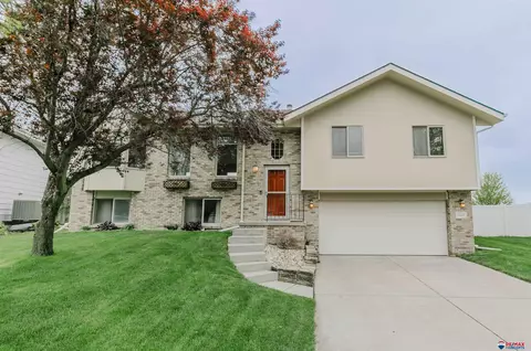 1829 W Apricot Ln, Lincoln, NE 68522