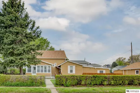 3330 S 36th St, Omaha, NE 68105