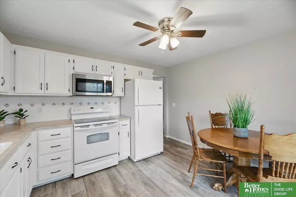 Kitchen - 7212 S 78 St, La Vista, NE 68128 photo 3 of 3