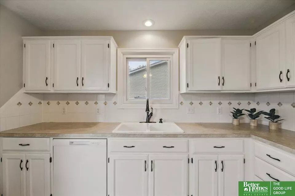 Kitchen - 7212 S 78 St, La Vista, NE 68128 photo 2 of 3