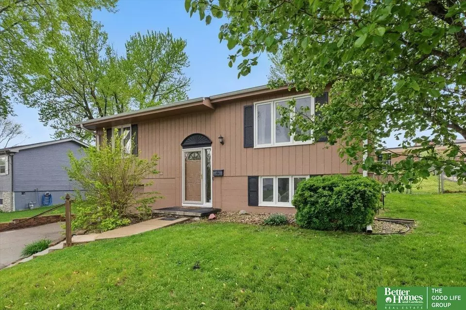 Exterior - 7212 S 78 St, La Vista, NE 68128 photo 2 of 6
