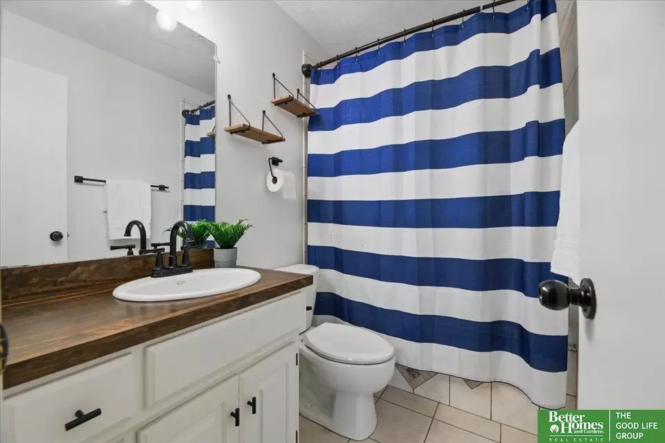 Bath - 7212 S 78 St, La Vista, NE 68128 photo 1 of 2