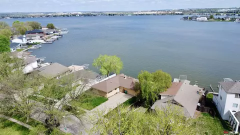900 Lakeshore Dr, Lincoln, NE 68528