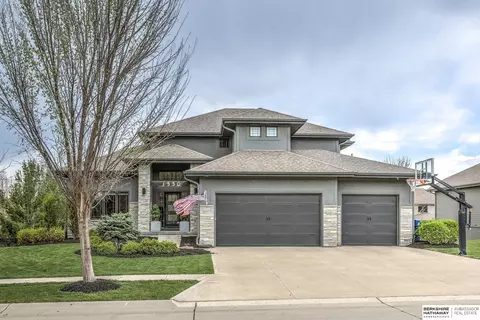 1330 S 210 St, Elkhorn, NE 68022