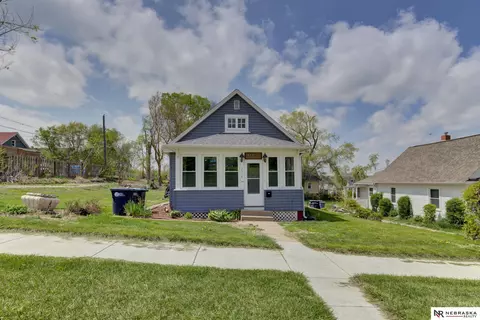3318 N 65th St, Omaha, NE 68104