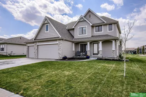 12622 S 73rd St, Papillion, NE 68046