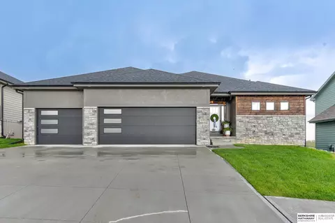 16710 Mormon St, Bennington, NE 68007