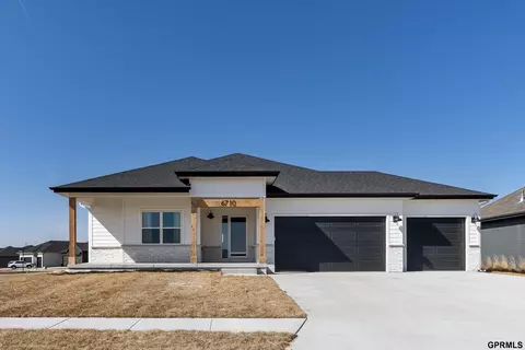 6710 S 207 Ave, Elkhorn, NE 68022