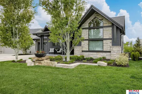 21965 Brookside Ave, Elkhorn, NE 68022