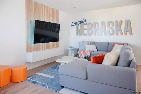 620 Lamont Dr, Lincoln, NE 68528