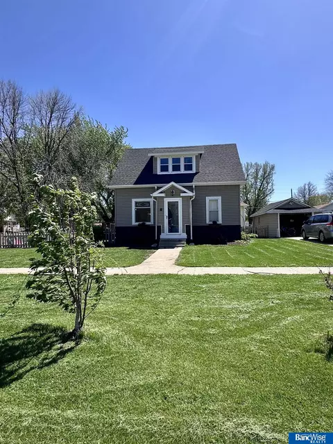 1418 L St, Aurora, NE 68818