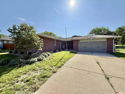410 Haverford Dr, Lincoln, NE 68510