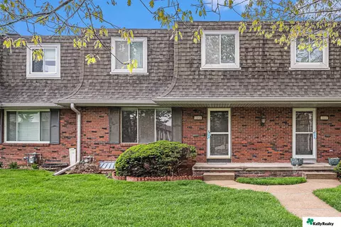 2318 Benson Gardens Blvd, Omaha, NE 68134