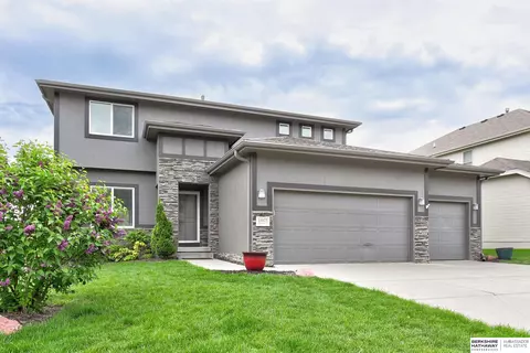 18425 Harney St, Elkhorn, NE 68022