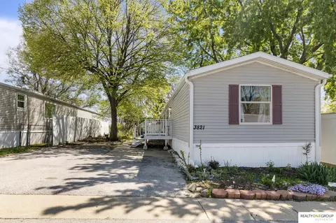 3821 N 126 Plz #384, Omaha, NE 68164