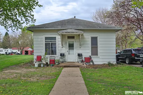 731 N 4th St, Tecumseh, NE 68450
