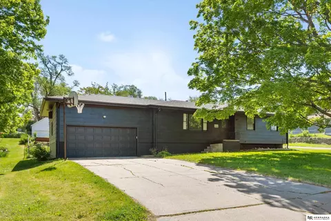 5459 S 50th St, Omaha, NE 68117