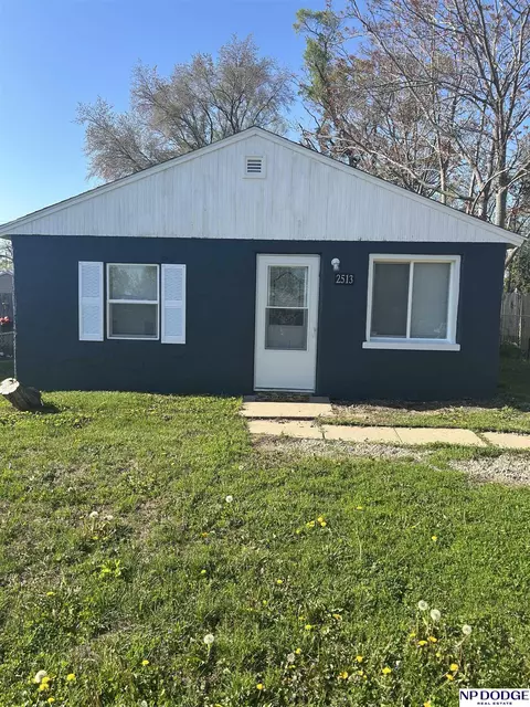 2513 Lillian St, Bellevue, NE 68147